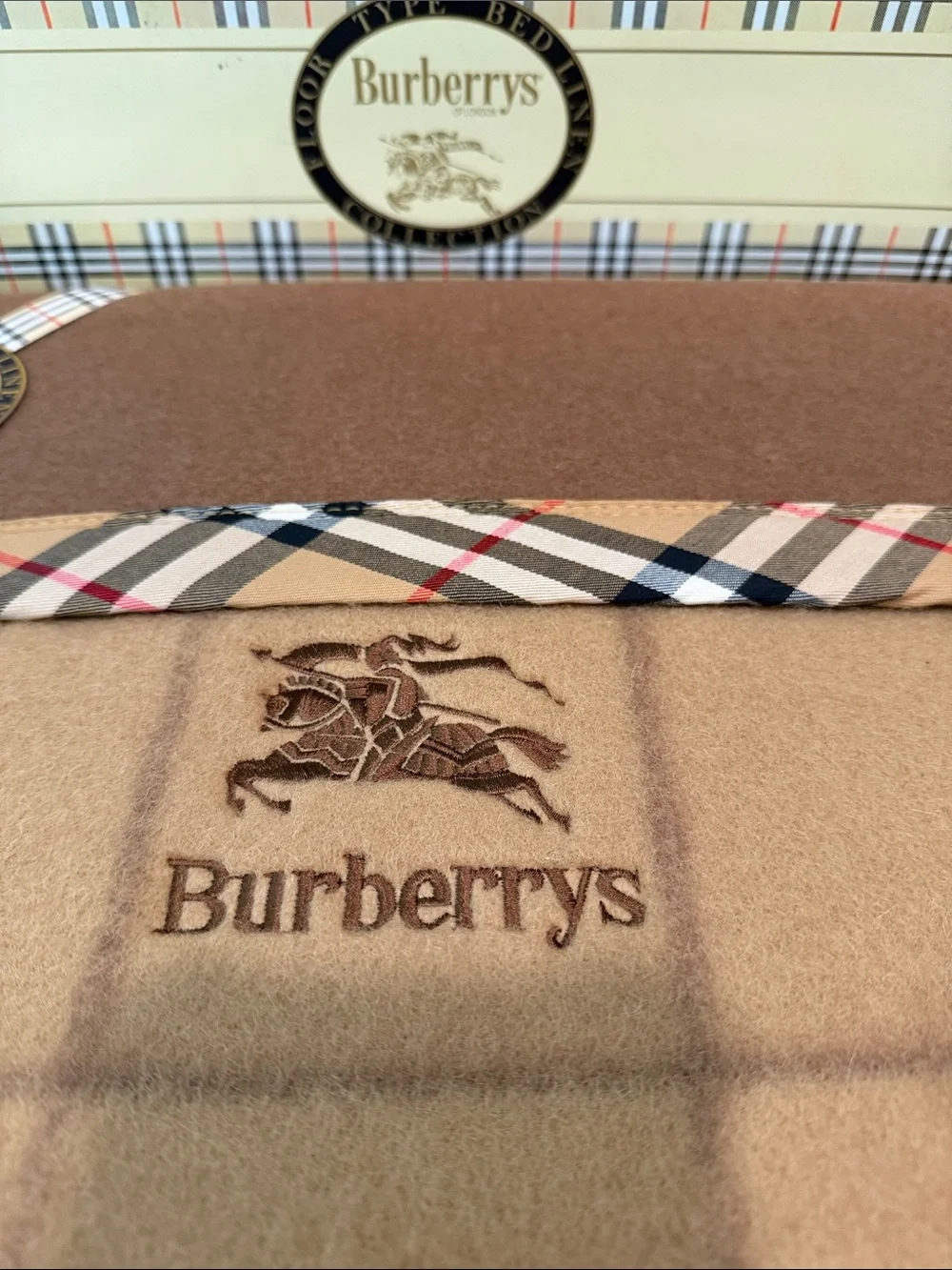 Burberrys NIB Camel & Tan Check Wool Throw with Knight Logo Signature Embroidery